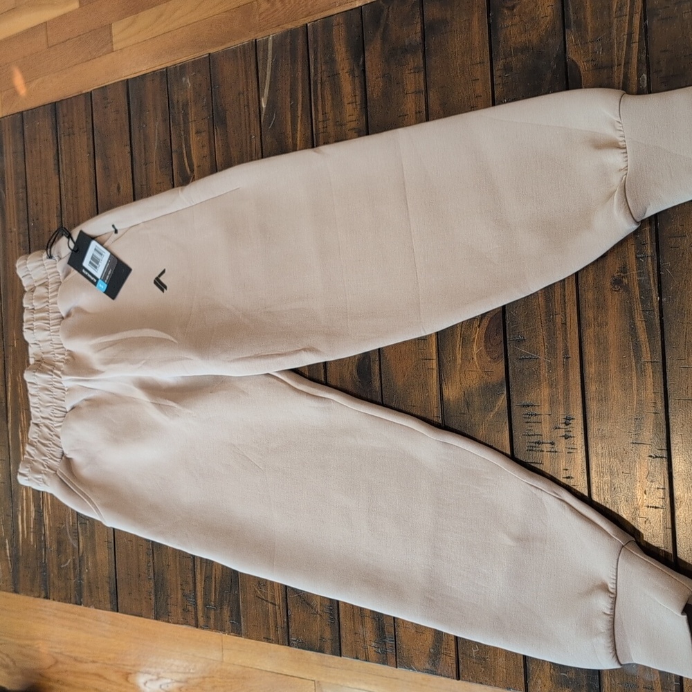 Alphalete ELMTS Relaxed Cuff Jogger - Picture 2 of 7